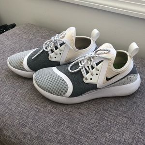 Women’s Nike - Size 8.5